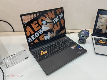 MEOW R15 (źródło obrazu: TechPowerUp)
