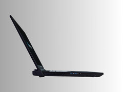 Laptop do gier Maingear Ultima 18 z boku (źródło obrazu: Maingear PR)