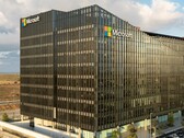 Widok z lotu ptaka na budynek biurowy firmy Microsoft.