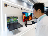 Firma Samsung Display zaprezentowała 16-calowy panel OLED o rozdzielczości 2,5K do laptopów, działający z częstotliwością odświeżania do 300 Hz – jest to pierwszy panel OLED do laptopów, który osiąga taką częstotliwość odświeżania.