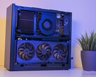 NUC 13 Extreme jest prawie tak duży jak system mini ATX. 