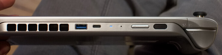 USB typu A, USB typu C (4.0 z DisplayPort i PowerDelivery)