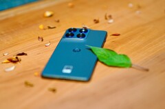 Motorola Edge 70 ma bardzo elegancki wygląd, ale jej propozycja wartości nie jest dobra