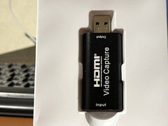 Adapter zaraz po wyjęciu z białego plastikowego opakowania (źródło zdjęcia: ZachemKupil na MySKU, przycięte, znormalizowane kolory)