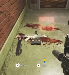 Przedmioty zdobyte z sakiewek OSP mogą zostać zmienione przez Snake'a przed ich odebraniem. (Źródło obrazu: Ubisoft)