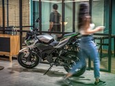 Elektryczny motocykl Kawasaki Z e-1 ma zastąpić dojeżdżające do pracy maszyny ICE o pojemności 125 cm3. (Źródło zdjęcia: Kawasaki)