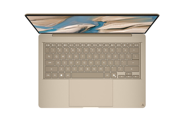 Model Zenbook A14 (UX3480QA) jest dostępny w kolorach Arctic Blue, Komodo Coral oraz Zabriskie Beige; na zdjęciu przedstawiono ten ostatni.