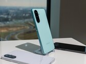Samsung Galaxy A26 5G jest dostępny w kolorze czarnym, białym i miętowym. (Źródło zdjęcia: Daniel Schmidt)