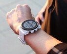 Smartwatch Garmin Forerunner 945 LTE (na zdjęciu) otrzymuje nową aktualizację. (Źródło zdjęcia: Garmin)