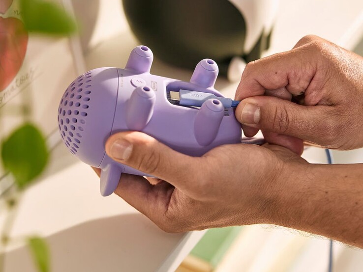 Zdjęcie przenośnego głośnika Bluetooth IKEA Grejsimojs z funkcją ładowania przez USB-C