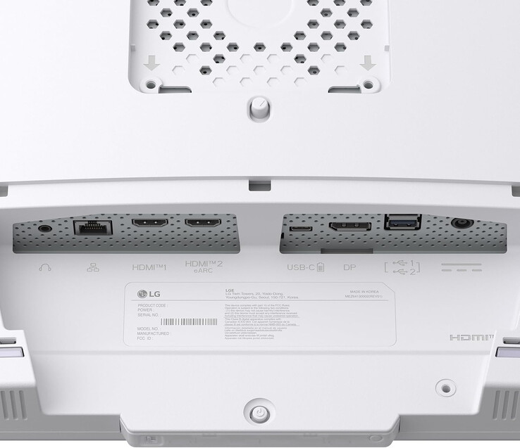 LG UltraGear 32G810SA ma mnóstwo portów na spodzie. (Źródło zdjęcia: LG)