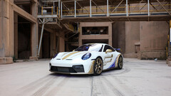 Porsche 911 GT3 przyspiesza od 0 do 100 km/h w 3,4 sekundy, osiąga prędkość maksymalną 311 km/h i dysponuje mocą 503 KM.