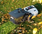 Robot-kosiarka Mammotion YUKA może również zamiatać. (Źródło zdjęcia: Mammotion)