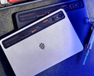 Tablet do gier RedMagic nowej generacji nie zostanie wprowadzony na rynek wraz z serią 11S Pro. Na zdjęciu: zdjęcie promocyjne przedstawiające dwa kolory RedMagic Nova.
