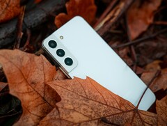 Samsung Galaxy S22 (Źródło obrazu: Joshua Katt, Unsplash)