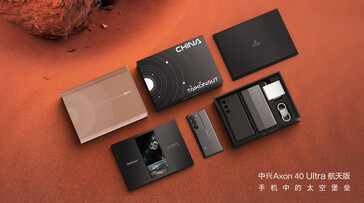 Axon 40 Ultra Aerospace Edition w swoim nowym pudełku w stylu kolekcjonerskim posiada dodatki takie jak etui. (Źródło: ZTE via Weibo)