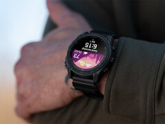 Tactix 8, na zdjęciu, jest jednym z kilku smartwatchy kwalifikujących się do wersji beta 15.26. (Źródło zdjęcia: Garmin)