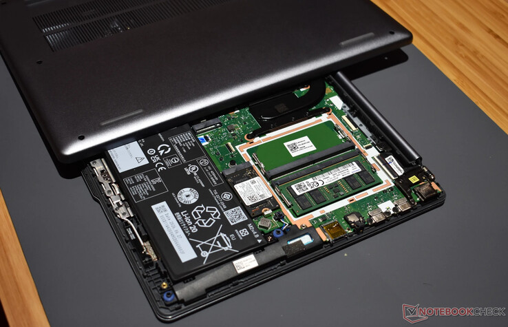 Rzut oka na wnętrze Lenovo IdeaPad Vibe 14.