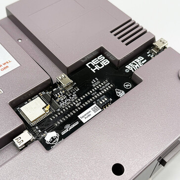 NES Hub na swoim miejscu. (Źródło zdjęcia: RetroTime)