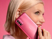 Nokia G42 5G jest dostępna w wielu kolorach, w tym w opcji "So Pink". (Źródło zdjęcia: Nokia)