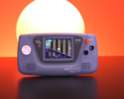 Niestandardowy SEGA Game Gear, o którym mowa, z wieloma ulepszeniami pod maską. (źródło obrazu: Macho Nacho Productions YT)