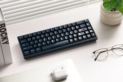 Klawiatura gamingowa Keychron Q16 HE TMR z ceramiczną obudową i nakładkami na klawisze. (Źródło zdjęcia: Keychron)