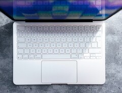 Produkcja laptopa Apple MacBook Neo może zostać ograniczona pomimo dużego popytu.