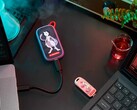 Przedstawione na zdjęciu przenośny dysk SSD SANDISK Mewtwo oraz pamięć USB typu C Mew z okazji 30. rocznicy serii Pokémon