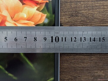 Bardzo wąskie ramki boczne