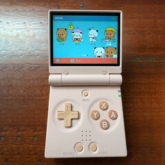 Miyoo Mini Flip wydaje się mieć mniejszy d-pad niż zwykły Miyoo Flip, ale przyciski ABXY tej samej wielkości. (Źródło zdjęcia: GameboyJuntaro - edytowane)