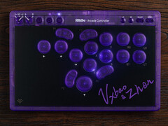 8BitDo Arcade Controller Transparent Purple Edition obsługuje czyszczenie SOCD i blokadę turniejową.