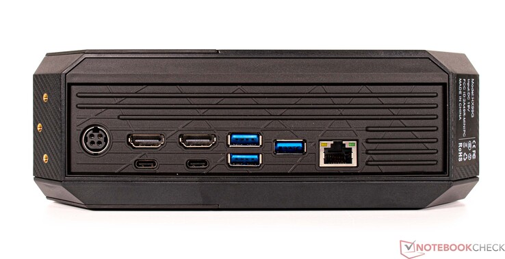 Tył: zasilanie, 2x HDMI, 2x USB4, 3x USB 3.2 Gen1 Type-A, RJ45