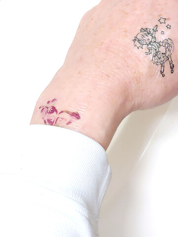 Tatuaże przed prysznicem.