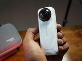Insta360 X5 Satin White Limited Edition (źródło obrazu: Abhinav Fating/Notebookcheck)