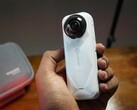 Insta360 X5 Satin White Limited Edition (źródło obrazu: Abhinav Fating/Notebookcheck)