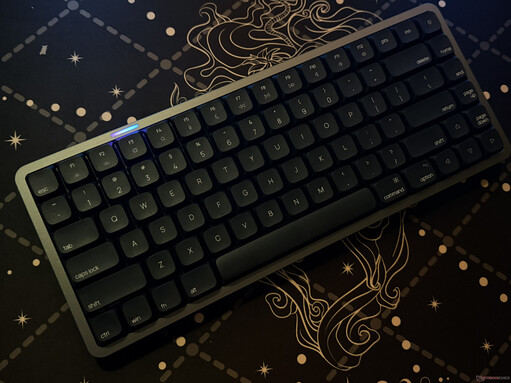 Pasek RGB w górnej części urządzenia Akko Air 01
