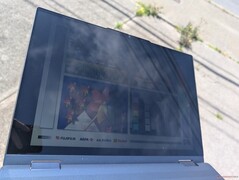 Na zewnątrz w świetle słonecznym