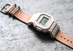 Pierwsza współpraca Casio x Hender Scheme z 2017 roku - DW-5600HS-4JF (na zdjęciu). (Źródło zdjęcia: Designboom)