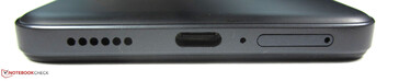 Na spodzie: slot dual-sim, mikrofon, USB-C 2.0, głośnik