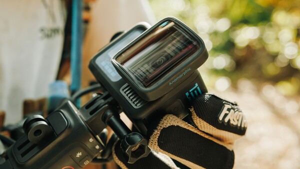 Anamorphic Lens Mod pozwala właścicielom GoPro Hero 13 Black nagrywać w trybie kinowym 21:9. (Źródło obrazu: GoPro)