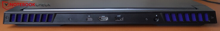 Tył: USB-C 3.2 Gen 2 (10 GBit/s, DP), HDMI 2.1, USB-A (5 GBit/s), zasilacz