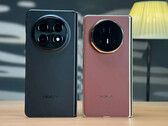 Oppo Find N5 i Honor Magic V5 od lewej do prawej. (Źródło zdjęcia: Kingmi Mobile - edytowane)
