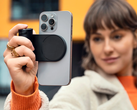 Lux Grip zapewnia autentyczne wrażenia aparatu Leica i elementy sterujące w iPhone'ach. (Źródło zdjęcia: Leica)