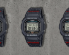 Zegarek Casio G-Shock x Offspring DW-5600 (na zdjęciu) ma odważny czerwony branding "Offspring" biegnący wzdłuż paska. (Źródło zdjęcia: Offspring na Instagramie)