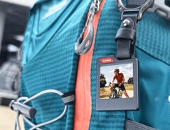 PhotoTag to tracker z wyświetlaczem e-ink (źródło obrazu: PhotoTag)