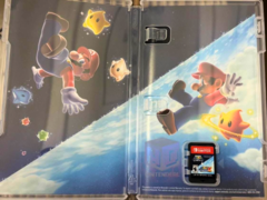 Wewnętrzna grafika z kartridżem Switch Super Mario Galaxy 1+2 bundle (źródło obrazu: ForeverPhysical X)