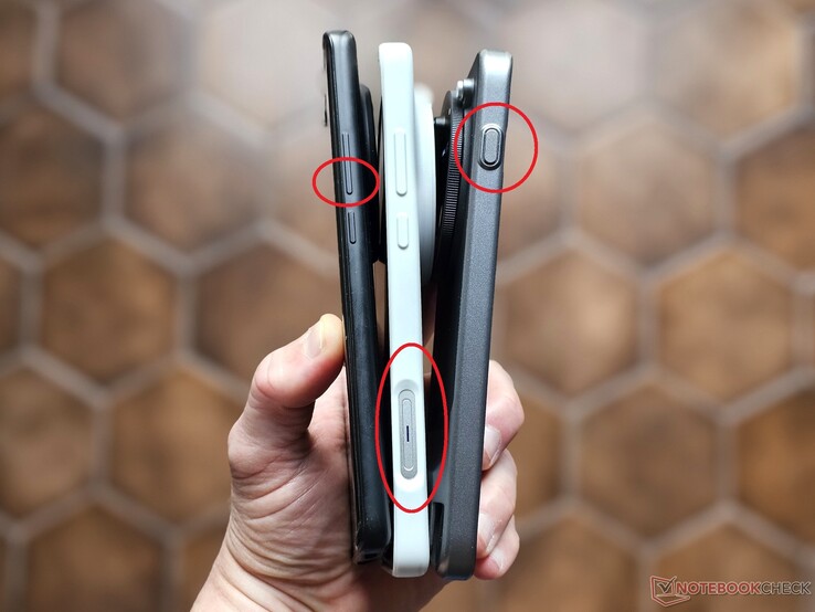 Trzy generacje Vivo, trzy skróty do aparatów: Od lewej do prawej: Vivo X100 Pro, Vivo X200 Ultra, Vivo X300 Pro (obrócony o 180 stopni)