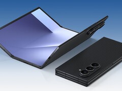 Galaxy Z TriFold w stanie złożonym i rozłożonym.