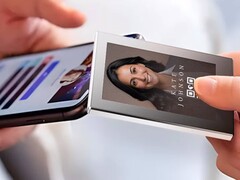 MagInk to power bank z ekranem e-ink i funkcją śledzenia lokalizacji Find My (źródło obrazu: Tmobi, MagInk)