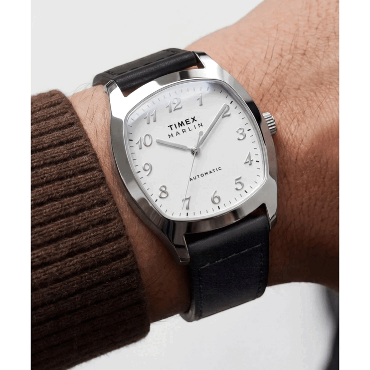 Model Marlin TW2Y84300IK charakteryzuje się kopertą typu tonneau inspirowaną stylem vintage